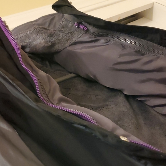 Woman's Snow Jacket - Picture 13 of 15